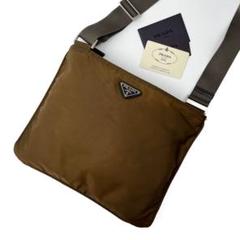 ギャラ付き✨ PRADA トライアングル ナイロン ショルダーバッグ カーキ ギャラ付き✨ PRADA トライアングル ナイロン ショルダーバッグ