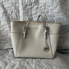MICHAEL KORS ライトグレー バッグのサムネイル