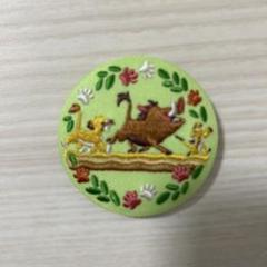 新品　ディズニー刺繍缶バッジ　ライオンキングのサムネイル