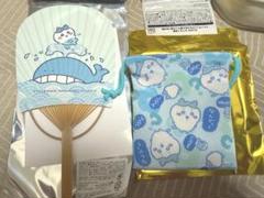 ちいかわ　もぐもぐ本舗ノベルティうちわ　トレーディングちりめん風巾着　ハチワレ