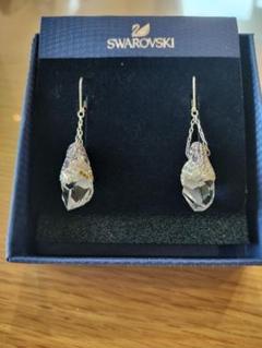 Swarovski クリスタルピアス 専用ボックス付き Swarovski クリスタルピアス - メルカリ