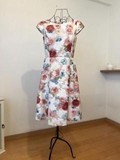 【新品】トッカ♡洗える花柄ワンピースサイズ2 トッカ花柄ワンピースサイズ2 ☆ 洗える