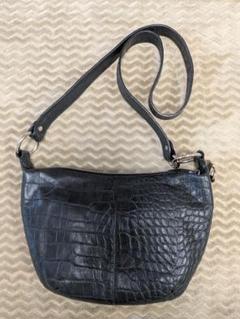 【フルラ】黒レザーショルダーバッグ クロコダイル型押し