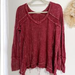 URBAN OUTFITTERS 赤 ワインレッド Vネック 長袖 ダメージ