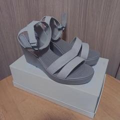 crocs ウエッジソール レディースサンダル ベージュ23cm 試着のみ