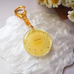レジンキーホルダー　レジンチャーム　レジン　ドライフラワー　ハンドメイド　黄色