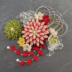 つまみ細工　髪飾り　✴︎結花✴︎モスグリーン成人式卒業式七五三　No.443 つまみ細工 髪飾り ✴︎結花✴︎モスグリーン成人式卒業式七五三