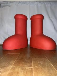 海外10/26発売｜MSCHF Big Red Boots 