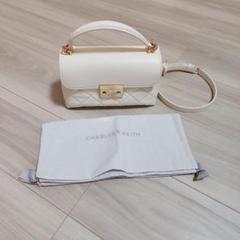 CHARLES & KEITH ホワイトショルダーバッグ