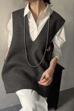 美品　doudou 圧縮ウール深Vベスト　チャコールグレー