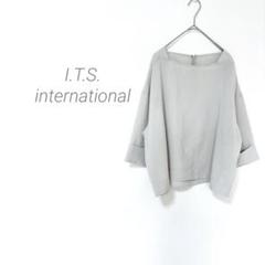 【イッツ インターナショナル】ノーカラーブラウス ゆったり さらっと 上品 七分