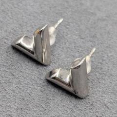 ルイ　ヴィトン　エッセンシャルV キャッチ欠品　M63208 ルイ ヴィトン エッセンシャルV キャッチ欠品 M63208 - メルカリ