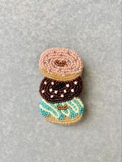 ドーナツ★ビーズブローチ⭐︎ハンドメイド