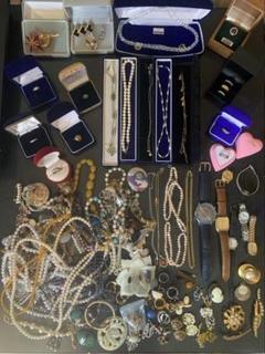 アクセサリー大量まとめ 未検品 整理品イミテーション ネックレス 指輪 ブローチ アクセサリー/腕時計】☆大量まとめて☆ 指輪/ネックレス