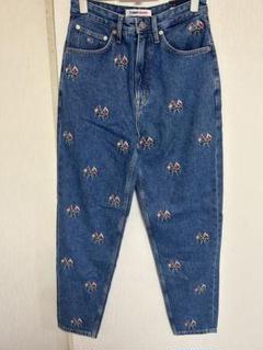 古着女子オススメ☺︎TOMMY JEANS 刺繍入りデニムパンツ 27inc