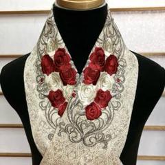 刺繍半衿 半襟✨成人式・卒業式に✨赤・白薔薇とアラベスク柄❣️ゴールド生地タイプ❣️