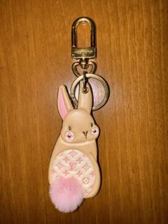 ルイヴィトン バニー うさぎ チャーム キーホルダー ピンク ルイヴィトン キーホルダー・LV バニー チャーム 現行品 ピンク