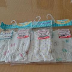 ガーゼのミトンと綿のミトン
