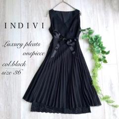 INDIVI インディヴィ ワンピース ノースリーブ ブラック プリーツ S INDIVI - INDIVI ノースリーブ ブラック ワンピース ベロア