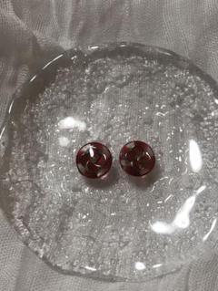 赤いお花の ボタンボタンピアス