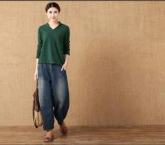 ジーンズのワイドパンツ、レトロな個性があります。
