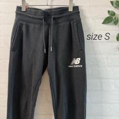New Balance ロゴプリント スウェットジョガーパンツ 黒