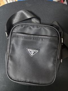 【未使用展示品】 PRADA ポーチ　トラベル　三角プレート　トライアングル ✨未使用展示品・箱付き✨ PRADA カードケース 三角プレート