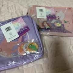 【新品タグ付】ディズニープリンセス　プレミアム缶バッチ付ショルダーバッグ