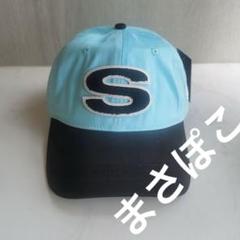STUSSY 水色と黒の刺繍Sロゴキャップ