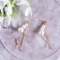No.3711　ゴールドひねりステックと3連パールロング　ピアス/イヤリング