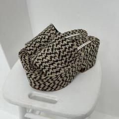 編み込みデザイン プラットフォームサンダル