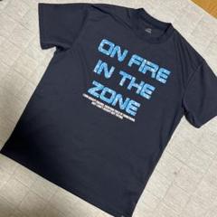 ネイビーTシャツ ON FIRE IN THE ZONE プリント