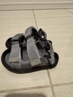 グレー ストラップ付きサンダル 13.0cm