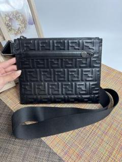 ✨美品✨ FENDIフェンディ レザーメッセンジャーバッグ FFモチーフ ズッカ