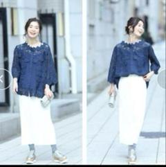 フレンチパヴェ　美しい花レースの華やぎ花刺繍の透け感きれいめシャツブラウス　紺