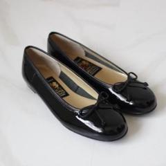 【極美品】MIHAMA エナメルパンプス 22.5c ブラック リボン