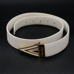 Valentino ブラックレザーベルト ゴールドバックル Vlogo Signature Calfskin Belt for Man in Black | Valentino US
