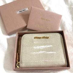 リ*ー様 miumiu コインケース ミニ財布 クロコダイル型押しレザー アイボ リ*ー様 miumiu コインケース ミニ財布 クロコダイル型押し