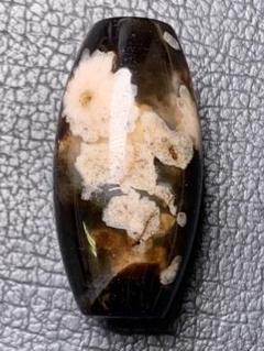 0815154 希少✨ブラックグリーン桜瑪瑙天珠結晶入り