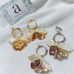 2292-5 ホワイト×ゴールド☺︎ゴールドリングと花びらフラワーのピアス☺︎