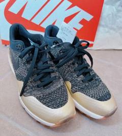 【新品未使用】23.5cm NIKE ゴールドランニングシューズのサムネイル