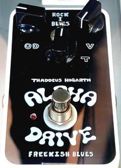 ■THADDEUS HOGARTH   ALPHA DRIVE エフェクター □THADDEUS HOGARTH ALPHA DRIVE エフェクター - メルカリ