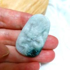 天然石翡翠龍ペンダントトップ穴パーツ