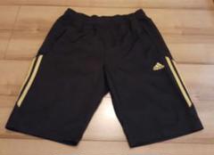 adidas ショートパンツ　ブラック×ゴールド