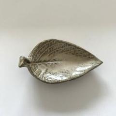 陶器　陶芸　葉っぱの形のトレイ　小皿/桜の形の箸置き　和食器