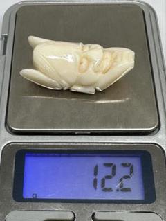 天然白珊瑚彫刻　能面　18.42mm