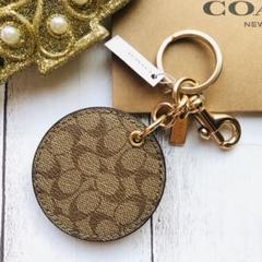 コーチ　シグネチャーミラーキーリング　バックチャーム キーフォブ 公式】COACH – コーチ | シグネチャー キー フォブ