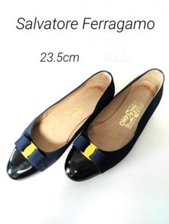 Ferragamo ネイビー リボン付き フラットシューズ - メルカリ