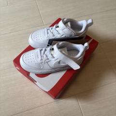 Nike ホワイトスニーカー ベルクロストラップ