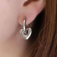 激レア！ aiko 着 LOVE&HATE K18 スカル ピアス 激レア！ aiko 着 LOVE&HATE K18 スカル ピアス